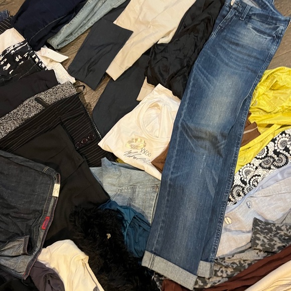 Assorted Clothing Bundle - Picture 3 of 7